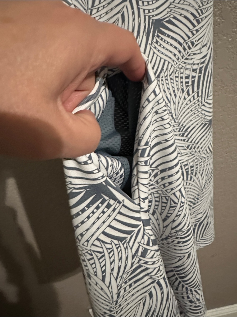 Tommy Bahama Grey & White Leaf-Print Sleeveless Midi Dress - Picture 4 of 8
